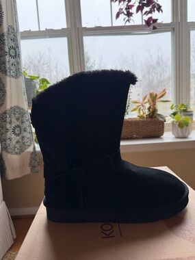 Koolaburra Black Fuzzy Winter Boots with Bow